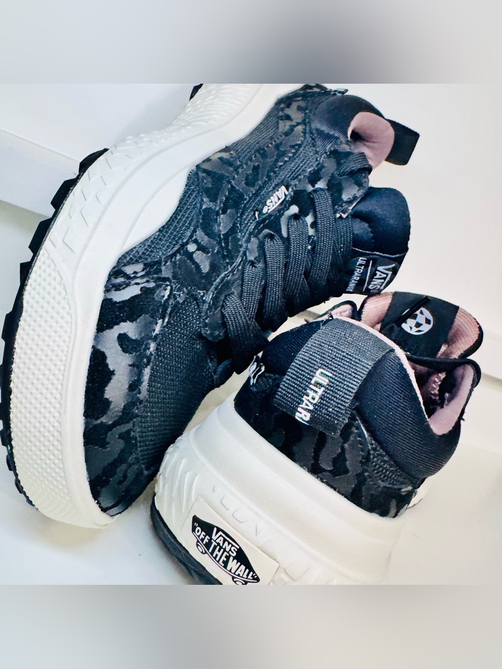 Vans UltraRange VR3 Black Glossy Print Women’s 7 / Men’s 5.5 Pink Lining